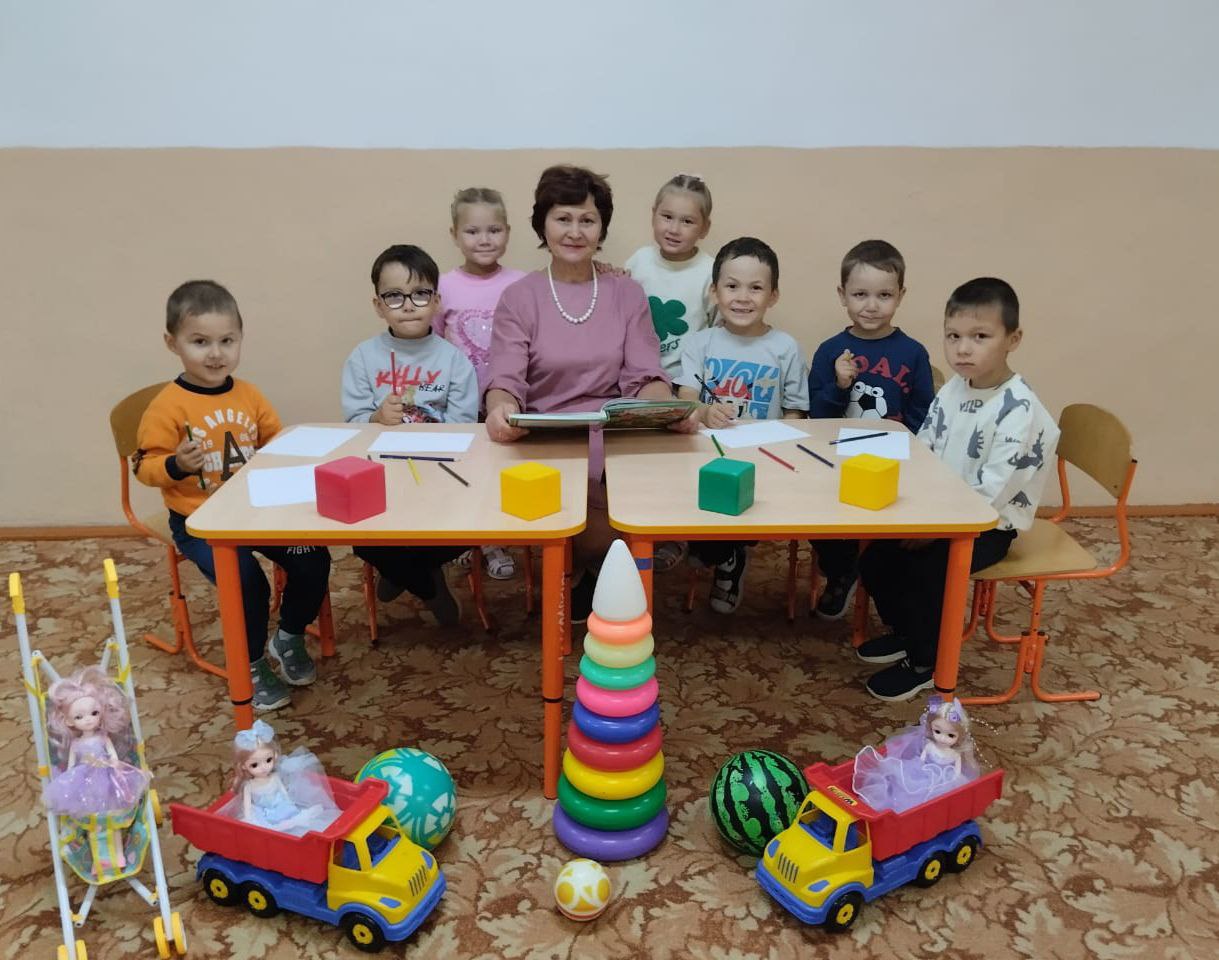 Воспитатель