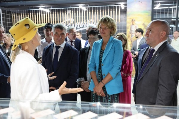 4f003616c8184bf4a70ea0332e6e7aa2