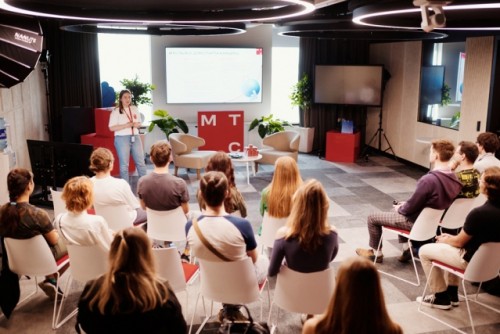 4735235cf8404f9cbcdf7dedc015a561