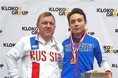 Тяжелоатлет Александр Адикин - призер юниорского первенства России 